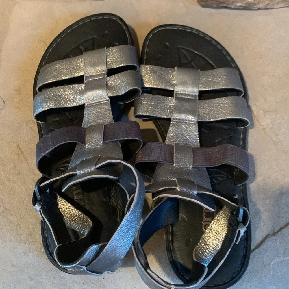 Born sz 8 metallic silver ankle strap sandals